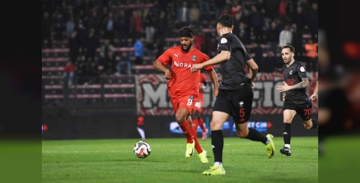 Manisa'nın iki temsilcisi düşme potasında tehlike çanları çalıyor