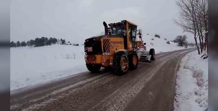 Mudurnu'da kar seferberliği: 12 köy yolu daha açıldı