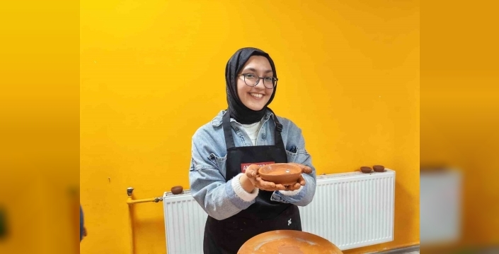 Muğla'da gençler, çamurla ilk buluşmalarında sanatın büyüsünü keşfetti