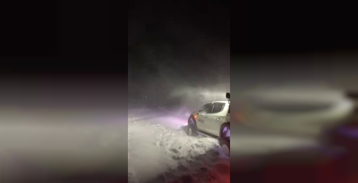 Palandöken geçidinde kar ve tipi nedeniyle mahsur kalanlar kurtarıldı