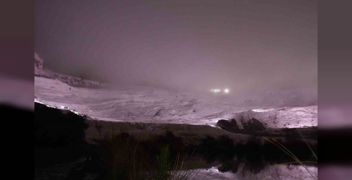 Pamukkale'de yağmur sonrası sis manzaraları kartpostalları aratmadı