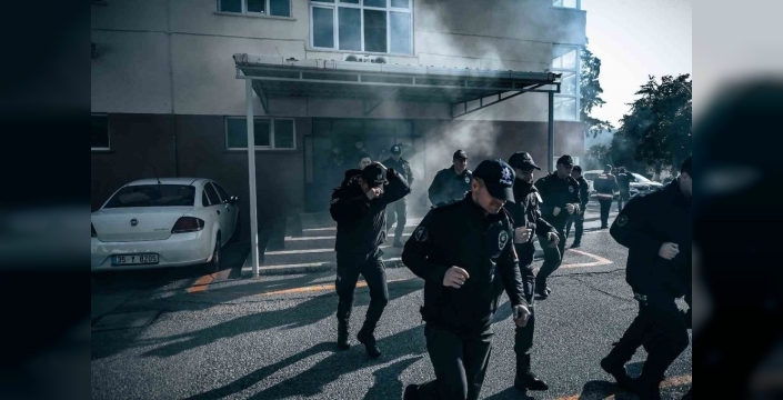 Polis okulu alevlere teslim oldu: İzmir'de nefes kesen yangın tatbikatı