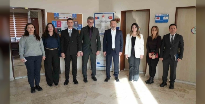 Rektör Kırışık, uluslararası ilişkiler ekibiyle projeleri değerlendirdi
