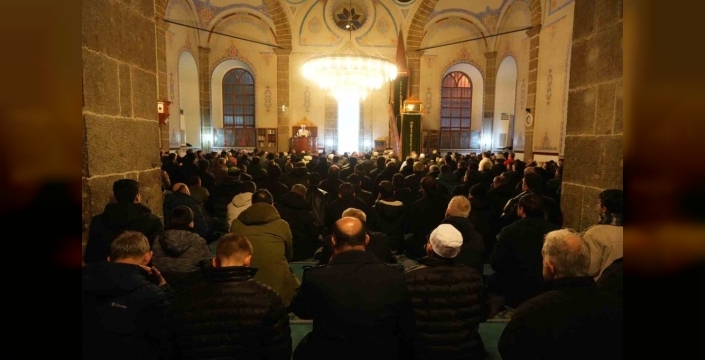 Samsun'da Regaip Kandili coşkusu: Binlerce kişi dualarla buluştu