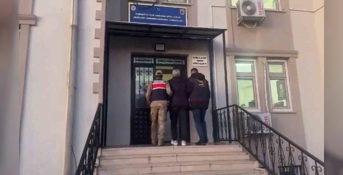 Şanlıurfa'da hırsız, otomobilinin arka camındaki yazıyla jandarmanın eline düştü