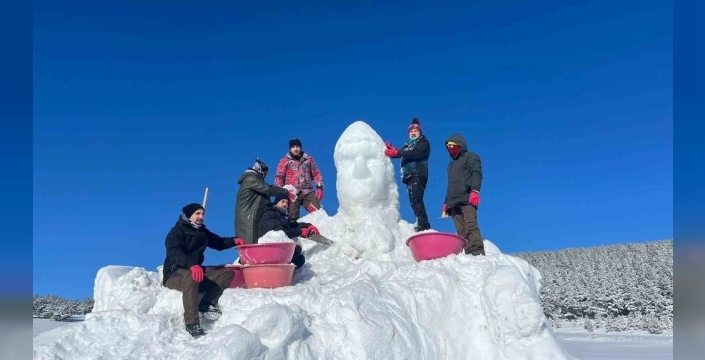 Sarıkamış'ın hüzünlü anısı, eksi 15 derecede kardan heykellerle yeniden canlanıyor