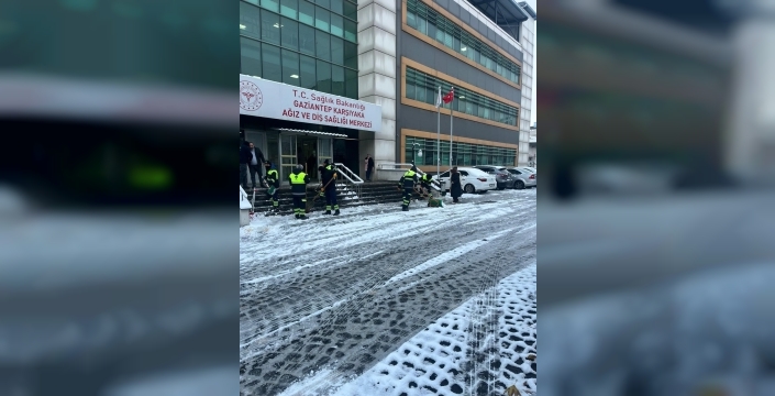 Şehitkamil'de kar ve buzlanmaya karşı 24 saat kesintisiz mücadele