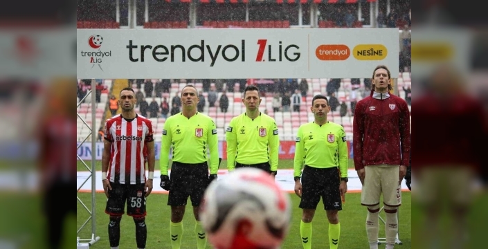 Sivasspor, Bandırmaspor'u 2-0 mağlup ederek sahasında galibiyet aldı