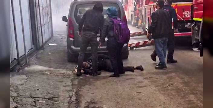 Sultangazi'de çatı katı yangınında dram: Panikleyen adam alevlerden atladı