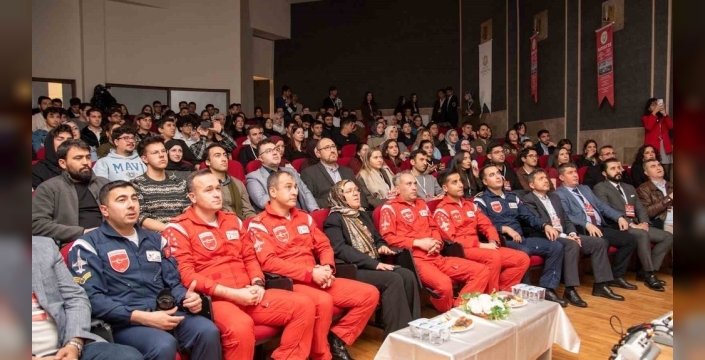 Türk Yıldızları, Selçuk Üniversitesi'nde gençlerle buluştu