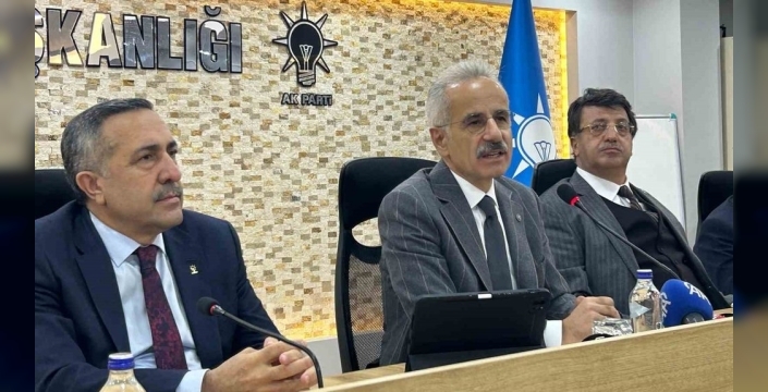 Ulaştırma Bakanı Uraloğlu, Van'da önemli mesajlar verdi