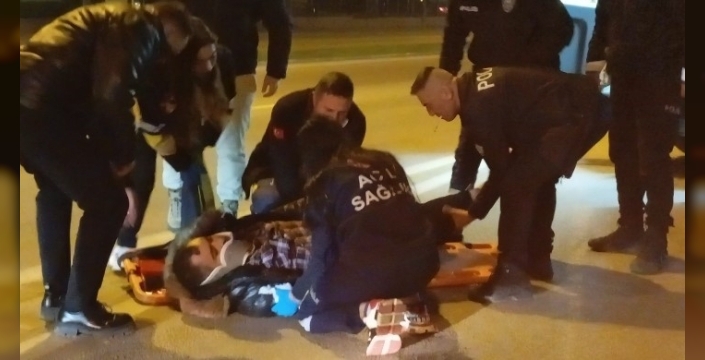 Üst geçit ayağının dibindeydi, ama o yolu seçti: Mucize eseri kurtuldu!