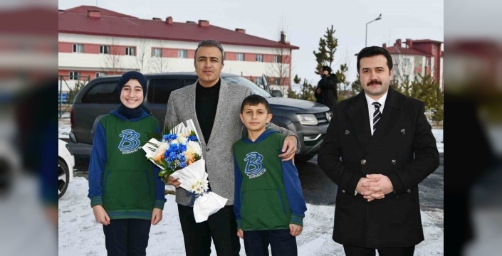 Vali Hayrettin Çiçek, kariyer günlerinde öğrencilerle buluştu