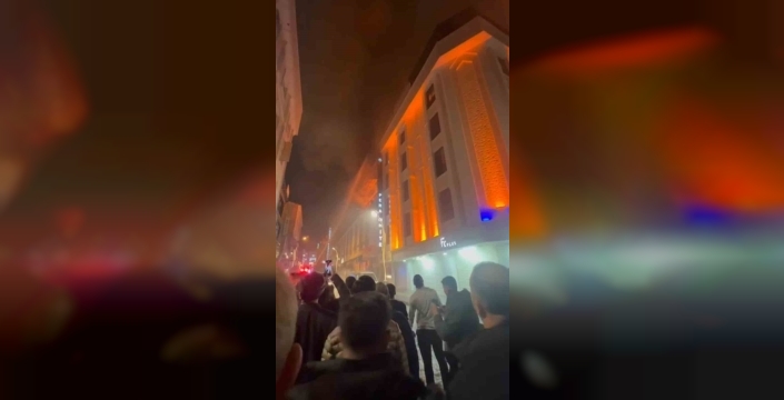 Van'daki otel restoranında korkutan yangın: Alevler işletmeyi sardı!