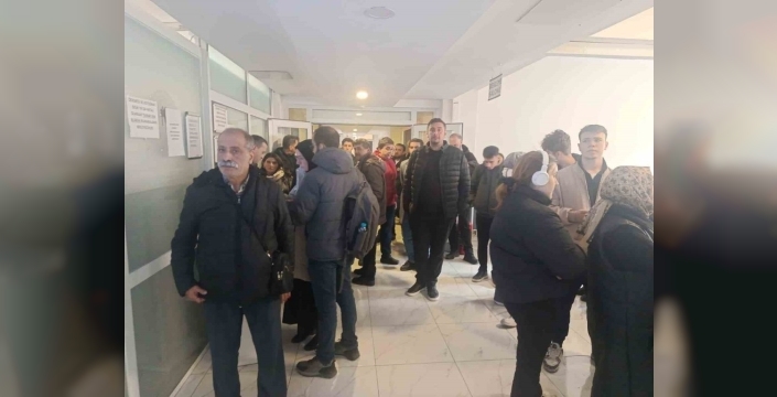 Yılbaşı öncesi nüfus müdürlüklerinde yoğunluk: Vatandaşlar zamdan kaçmak için sırada