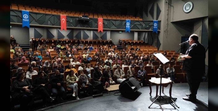 Yıldırım'da nostalji rüzgarı esti: 'Gülümseten Hatıralar' ile 80'ler ve 90'lar sahneye taşındı!