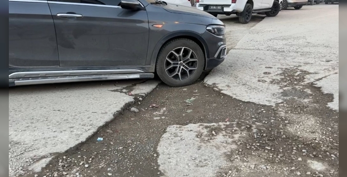 Yüksekova'da doğal gaz kazısı faciası: Yollar çöktü, esnaf ve sürücüler isyan etti!
