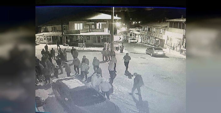 17 yaşındaki gencin dehşeti: Husumetlisini kanlar içinde bıraktı, 2 kişi yakalandı!