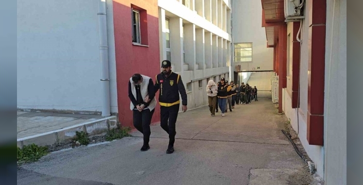 Adana'da fuhuş yaptıran masaj salonlarına büyük operasyon: 14 tutuklama