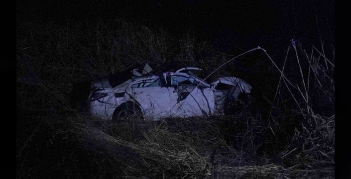 Adana'da korkunç kaza: Refüjden uçan otomobil dereye uçtu, 1 kişi hayatını kaybetti, 3 yaralı!