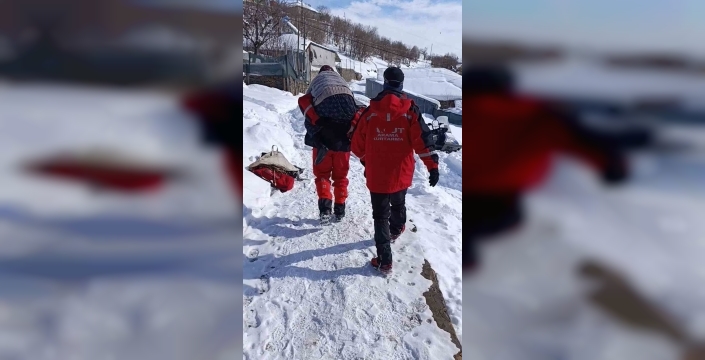 AKUT, Bingöl'de kış şartlarında hayat kurtardı