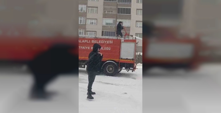 Alaplı'da kar ve buzla mücadelede deniz suyu devreye girdi