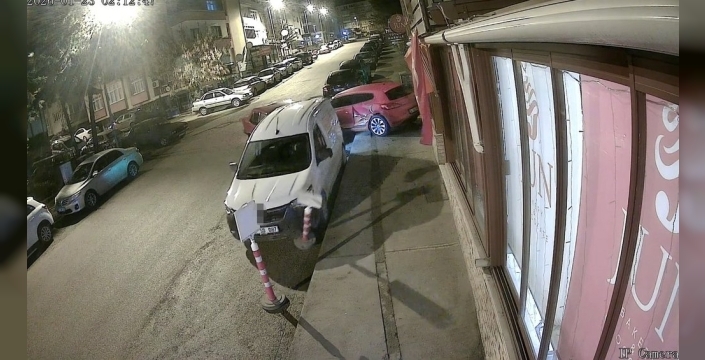 Alkollü sürücü Karabük'te park halindeki 5 araca çarpıp kaçtı, polis kısa sürede yakaladı