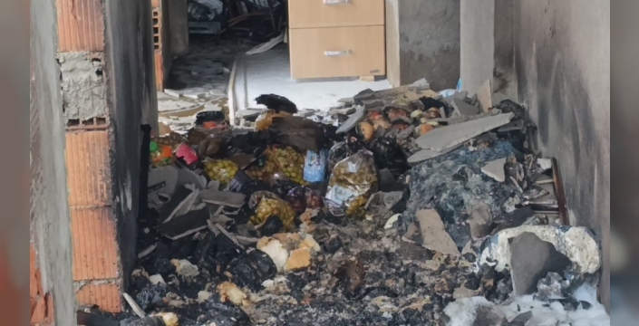 Antalya'da apartman çatısında çıkan yangın korkuttu