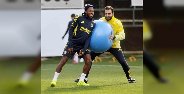 Anthony Musaba, Fenerbahçe'de ilk antrenmanına katıldı