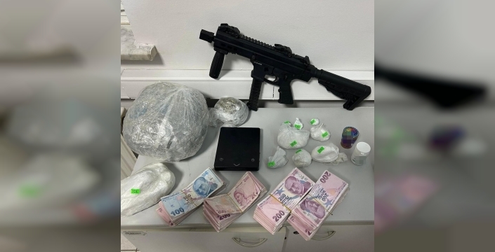 Aranan şahıs, hobi bahçesinde uyuşturucu ile yakalandı