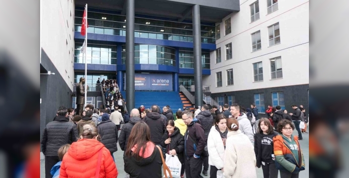 Arena bursluluk sınavına büyük ilgi gösterildi