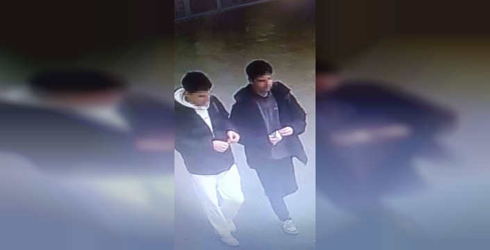 Arnavutköy'deki AVM'de iki çocuğun parfüm hırsızlığı kameraya yakalandı