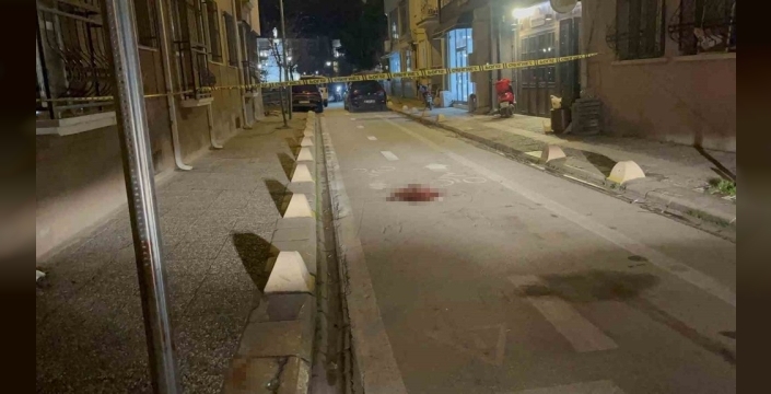 Aşk kavgası kanlı bitti: Genç adam 4 yerinden bıçaklanarak ağır yaralandı!