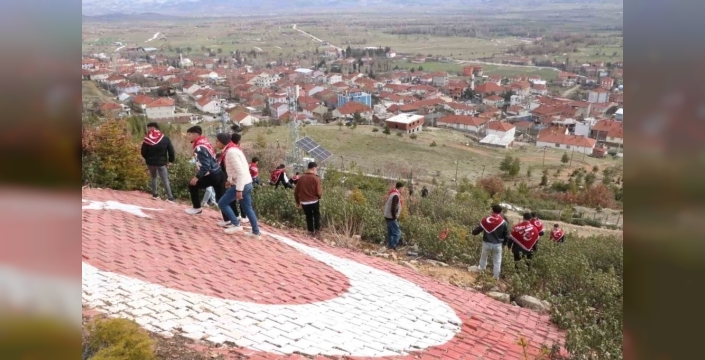 Asker adayları, vatan sevgisini Bayrak Tepe'de nöbet tutarak yaşıyor