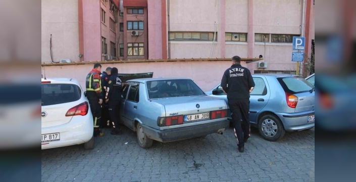 Aydın'da sürücünün hızlı müdahalesi aracı yangından kurtardı