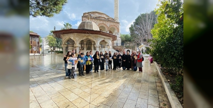 Aydınlı gençler, tarihi külliyede tezhip sanatıyla buluştu