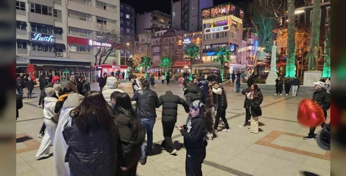 Bandırma, 2026'ya coşku dolu kutlamalarla merhaba dedi