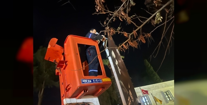 Belediye Ekiplerinden Fırtına ve Yağış Mesaisi