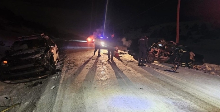 Bilecik'te gece vakti meydana gelen trafik kazasında 3 kişi yaralandı