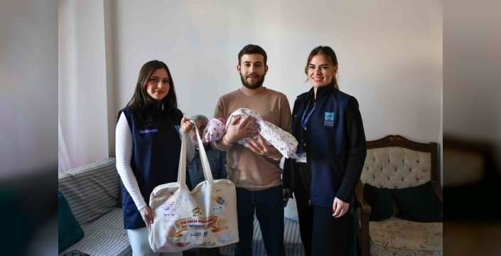 Bodrum'da 2026'nın ilk ışıklarıyla dünyaya gözlerini açan Eylül bebek ailesiyle buluştu