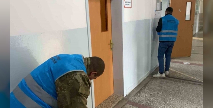Bolu'da denetimli serbestlik yükümlüleri okulları temizleyerek topluma kazandırılıyor