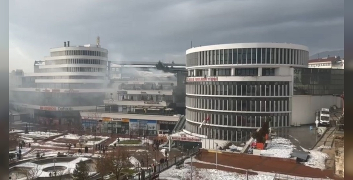 Bolu'da restoran bacasında çıkan elektrik yangını, itfaiyenin hızlı müdahalesiyle söndürüldü