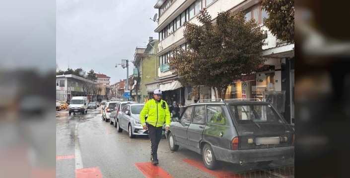Bolu'da yaya geçidi ve kaldırımları işgal edenlere ağır ceza!