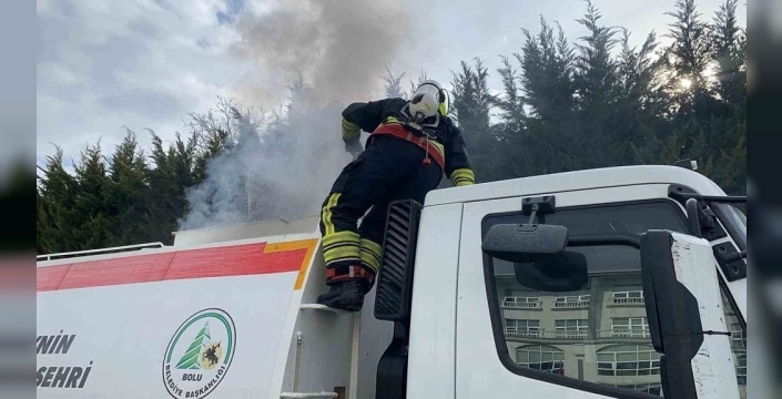 Bolu'da yol süpürme aracı alevlere teslim oldu, itfaiye müdahalesiyle yangın söndürüldü