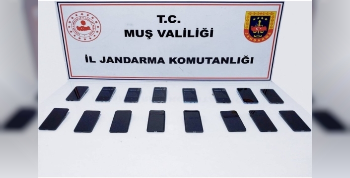 Bulanık'ta 16 kaçak cep telefonu operasyonu: 500 bin lira değerinde