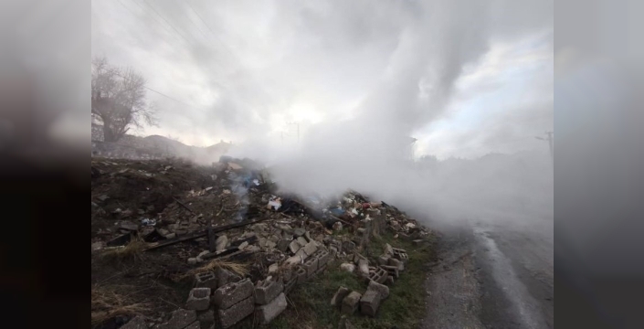 Burdur'da evdeki yangın, itfaiye erleri tarafından mahsur kalan vatandaşı kurtardı