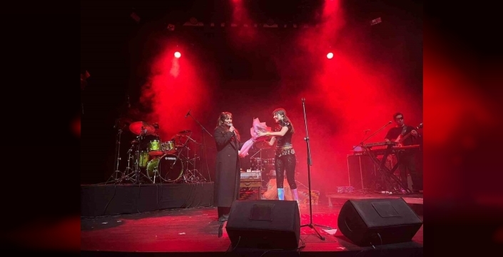 Bursa'da Gaye Su Akyol ile müzik dolu gece