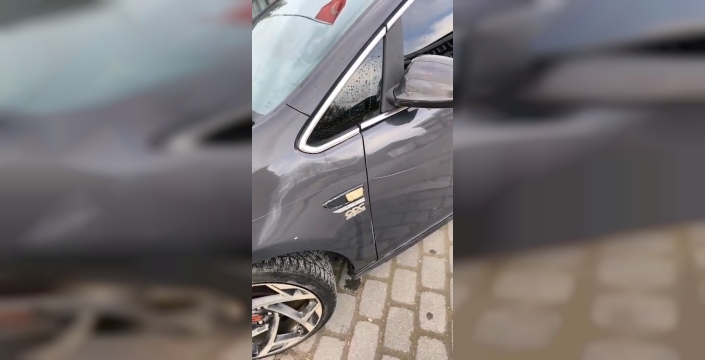 Bursa'da gece yarısı araçlara saldırı: Şüphelinin rahat tavırları güvenlik kamerasında