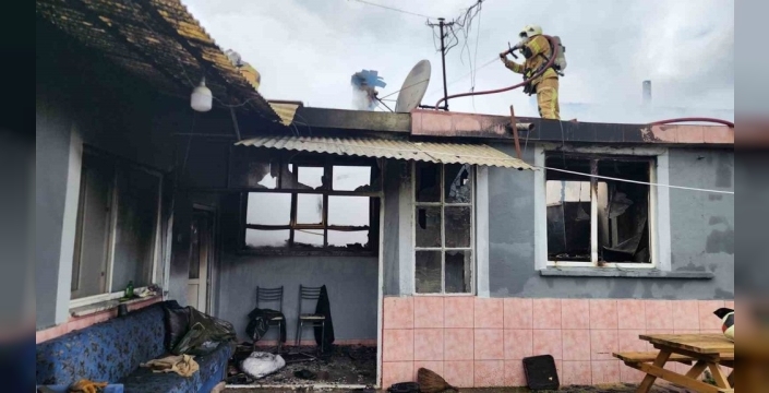 Bursa'da müstakil evde yangın: 82 yaşındaki Necmi Türksev dumandan etkilendi, hastaneye kaldırıldı