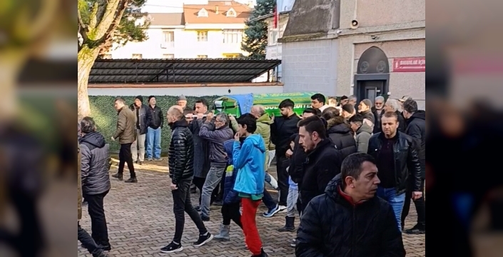 Bursa'da trafik kazasında hayatını kaybeden iki genç kız son yolculuğuna uğurlandı